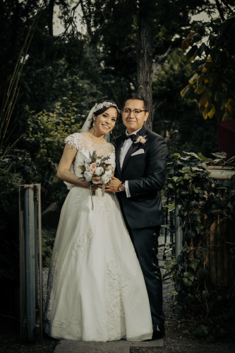 Pareja-de-bodas-posando