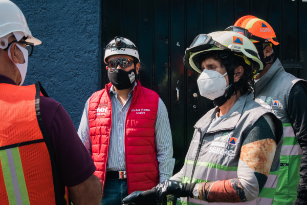 Funcionarios públicos en un evento