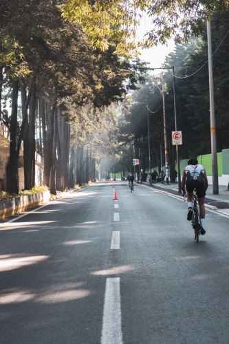Ciclistas en un evento deportivo